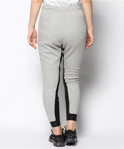 NIKE(ナイキ)の「ウィメンズ ナイキ テックフリース パンツ NIKE TECH FLEECE PANT 617326(その他パンツ・レディース・ブラック/グレー・LARGE/MEDIUM/SMALL)」の4枚目の写真