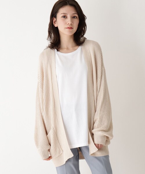 SHOO・LA・RUE（シューラルー）の「◆リネンタッチざっくり編みカーディガン（カーディガン/ボレロ・レディース・チャコールグレー/ピンク/ライトグリーン/ライトオレンジ系/ブルー/サンドベージュ/アイボリー/ナチュラル・00）」の2枚目の写真