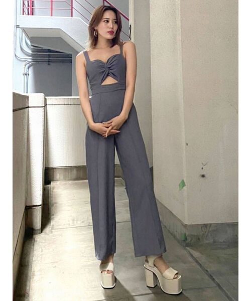 EMODA（エモダ）の「アシンメトリーツイストオールインワン（つなぎ/オールインワン・レディース・ブラック/グレー/アイボリー・FREE）」の6枚目の写真