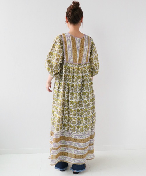 JOURNAL STANDARD relume（ジャーナルスタンダード　レリューム）の「バティックフラワーパネルギャザーワンピース◆（ワンピース・レディース・グリーン/ブルー・FREE）」の3枚目の写真