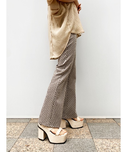 ENVYM(アンビー)の「カットジャガードフレアPT(その他パンツ・レディース・グレー/ベージュ・FREE)」の2枚目の写真