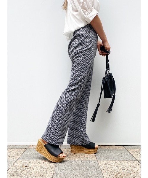 ENVYM(アンビー)の「カットジャガードフレアPT(その他パンツ・レディース・グレー/ベージュ・FREE)」の9枚目の写真