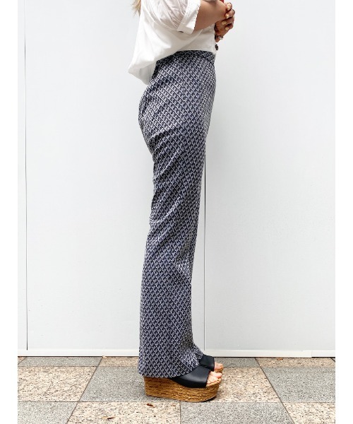 ENVYM(アンビー)の「カットジャガードフレアPT(その他パンツ・レディース・グレー/ベージュ・FREE)」の12枚目の写真