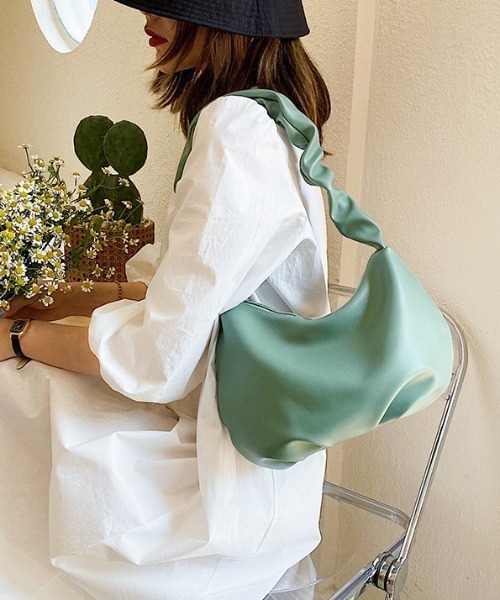 yuue' ( wear )（ユーイ）の「ギャザーショルダーバッグ（ショルダーバッグ・レディース・ブラック/ホワイト/イエロー/グリーン・FREE）」の4枚目の写真