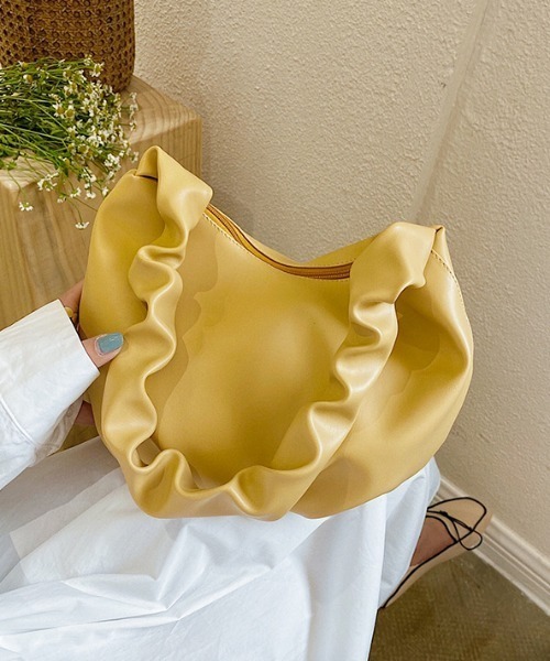 yuue' ( wear )（ユーイ）の「ギャザーショルダーバッグ（ショルダーバッグ・レディース・ブラック/ホワイト/イエロー/グリーン・FREE）」の6枚目の写真