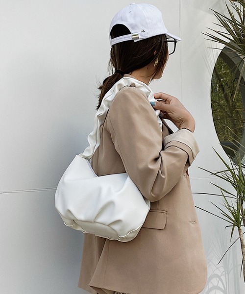 yuue' ( wear )（ユーイ）の「ギャザーショルダーバッグ（ショルダーバッグ・レディース・ブラック/ホワイト/イエロー/グリーン・FREE）」の10枚目の写真