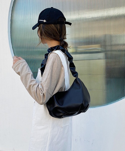 yuue' ( wear )（ユーイ）の「ギャザーショルダーバッグ（ショルダーバッグ・レディース・ブラック/ホワイト/イエロー/グリーン・FREE）」の14枚目の写真