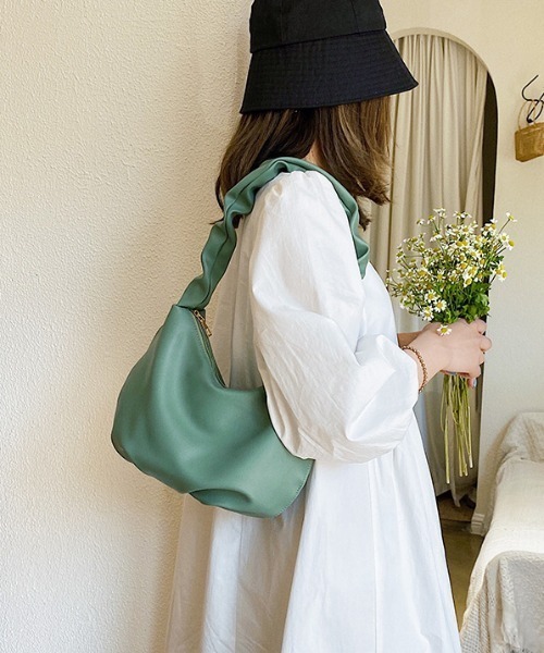 yuue' ( wear )（ユーイ）の「ギャザーショルダーバッグ（ショルダーバッグ・レディース・ブラック/ホワイト/イエロー/グリーン・FREE）」の16枚目の写真