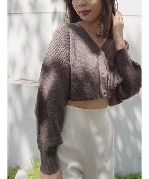 MERCURYDUO(マーキュリーデュオ)の「片畔2WAYクロップドニットカーディガン(カーディガン/ボレロ・レディース・ブラウン/アイボリー・FREE)」の2枚目の写真