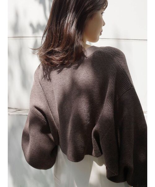 MERCURYDUO(マーキュリーデュオ)の「片畔2WAYクロップドニットカーディガン(カーディガン/ボレロ・レディース・ブラウン/アイボリー・FREE)」の4枚目の写真