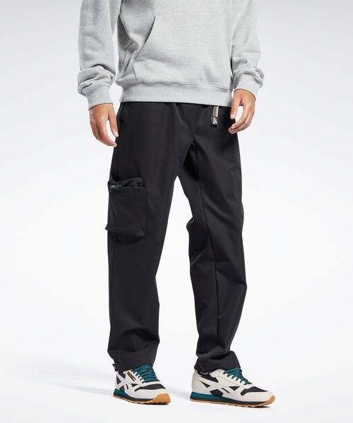 Reebok(リーボック)の「クラシックス キャンピング パンツ / Classics Camping Pants(スウェットパンツ・メンズ・アーミー/ブラック・SMALL/MEDIUM/LARGE/X-LARGE/XX-LARGE/X-SMALL/XXX-LARGE)」の2枚目の写真