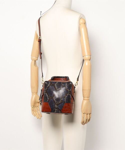 Three Four Time（ｽﾘｰﾌｫｰﾀｲﾑ）の「スネイクプリントスクエアBAG（ショルダーバッグ・レディース・ブラウン・FREE）」の5枚目の写真