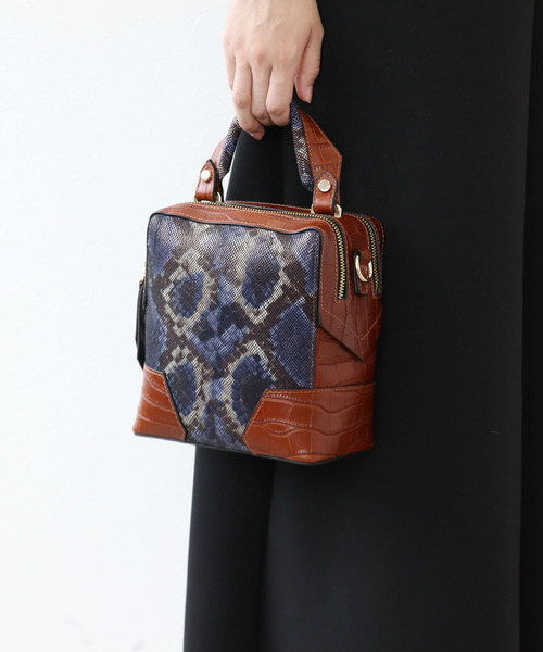 Three Four Time（ｽﾘｰﾌｫｰﾀｲﾑ）の「スネイクプリントスクエアBAG（ショルダーバッグ・レディース・ブラウン・FREE）」の6枚目の写真