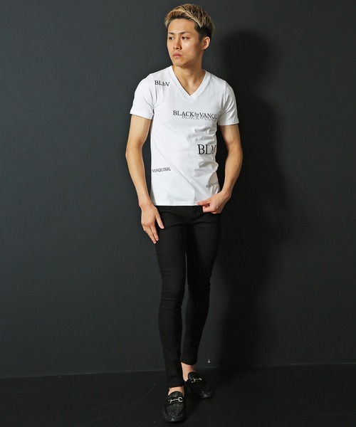 BLACK by VANQUISH（ブラックバイバンキッシュ）の「【BLACK by VANQUISH】マルチプリントVネック半袖Tシャツ（Tシャツ/カットソー・メンズ・ホワイト/ブラック・L/XL/M）」の3枚目の写真