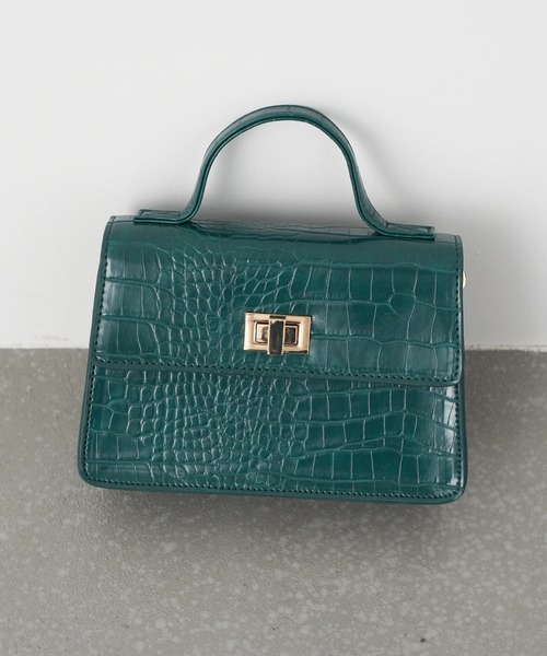 earth music&ecology(アースミュージックアンドエコロジー)の「フラップミニショルダーバッグ *(ショルダーバッグ・レディース・ボルドー/アイボリー/グリーン/ブラック・FREE)」の4枚目の写真