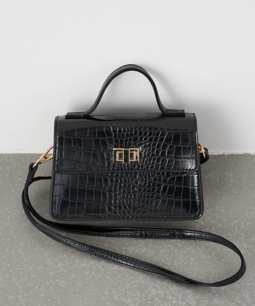 earth music&ecology(アースミュージックアンドエコロジー)の「フラップミニショルダーバッグ *(ショルダーバッグ・レディース・ボルドー/アイボリー/グリーン/ブラック・FREE)」の3枚目の写真