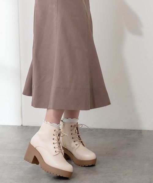 OLIVE des OLIVE（オリーブデオリーブ）の「タンク底レースアップショートブーツ（ブーツ・レディース・ブラック/オフホワイト/ベージュ/ダークブラウン・SMALL/LARGE/MEDIUM/X-LARGE）」の11枚目の写真