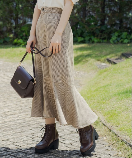 OLIVE des OLIVE（オリーブデオリーブ）の「タンク底レースアップショートブーツ（ブーツ・レディース・ブラック/オフホワイト/ベージュ/ダークブラウン・SMALL/LARGE/MEDIUM/X-LARGE）」の21枚目の写真