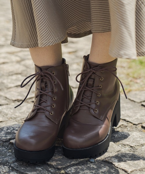 OLIVE des OLIVE（オリーブデオリーブ）の「タンク底レースアップショートブーツ（ブーツ・レディース・ブラック/オフホワイト/ベージュ/ダークブラウン・SMALL/LARGE/MEDIUM/X-LARGE）」の17枚目の写真