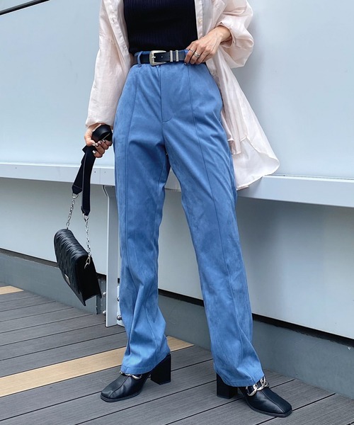 PAGEBOY(ページボーイ)の「クリアスエードフレアパンツ(その他パンツ・レディース・ブラック/ブルー系その他/グレイッシュベージュ・SMALL/MEDIUM)」の3枚目の写真