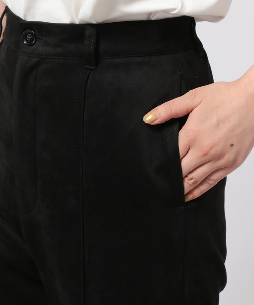 PAGEBOY(ページボーイ)の「クリアスエードフレアパンツ(その他パンツ・レディース・ブラック/ブルー系その他/グレイッシュベージュ・SMALL/MEDIUM)」の15枚目の写真