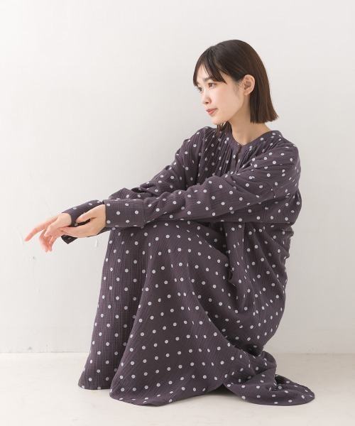 OMNES(オムネス)の「ダブルガーゼピンタックワンピース(ワンピース・レディース・ベージュ/ホワイト/ブラック系その他/グレー系その他/ブラック/モカ/ネイビー/パープル/グレー系その他2・FREE)」の6枚目の写真