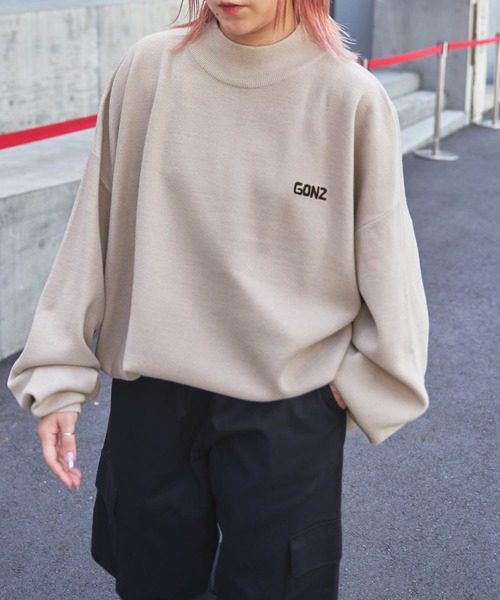 Mark Gonzales（マーク・ゴンザレス）の「Mark Gonzales/マークゴンザレス 別注 オーバーサイズ ミラノリブ ダルマスリーブモックネックニット（ニット/セーター・メンズ・ブラック/ベージュ/オフホワイト/オレンジ/ベージュ系その他/ダークブルー・FREE）」の21枚目の写真