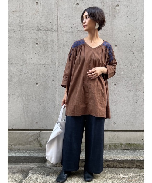 BEARDSLEY（ビアズリー）の「ハンドスモック刺繍ブラウス（シャツ/ブラウス・レディース・ブラウン/ブラック・FREE）」の21枚目の写真