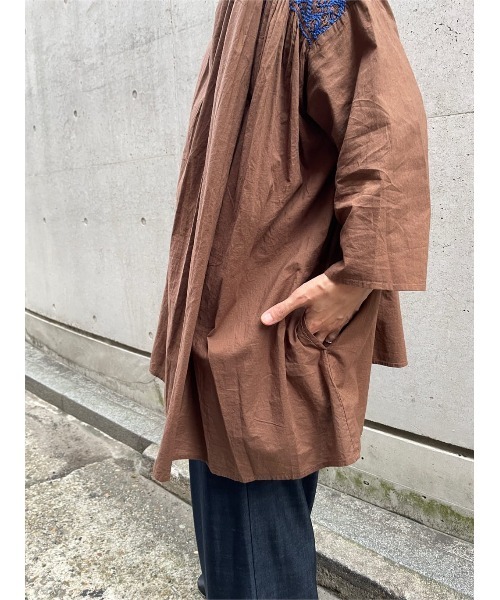 BEARDSLEY（ビアズリー）の「ハンドスモック刺繍ブラウス（シャツ/ブラウス・レディース・ブラウン/ブラック・FREE）」の19枚目の写真