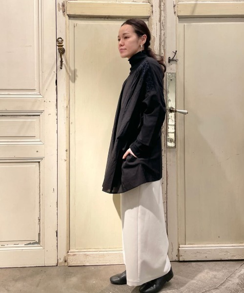 BEARDSLEY（ビアズリー）の「ハンドスモック刺繍ブラウス（シャツ/ブラウス・レディース・ブラウン/ブラック・FREE）」の4枚目の写真