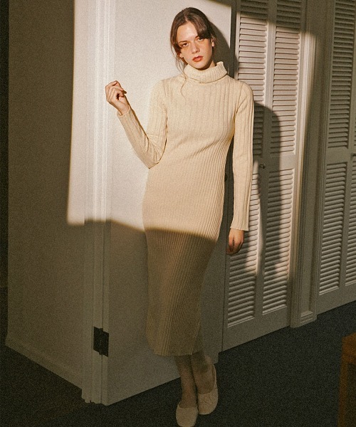 mangata(モンガータ)の「High neck ribknit onepiece(ワンピース・レディース・ホワイト/ブラック/ピンク・FREE)」の1枚目の写真