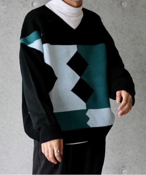 y/m by れぽすけ（イムバイレポスケ）の「マルチパターン柄Vネックニット（ニット/セーター・メンズ・ベージュ/ブラック・MEDIUM/LARGE）」の17枚目の写真