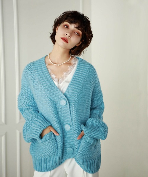 Leja（レジャ）の「【LEJA】ビッグボタンボリューム袖ボタンニットカーディガン（ニット/セーター・レディース・ベージュ/ブルー・FREE）」の2枚目の写真