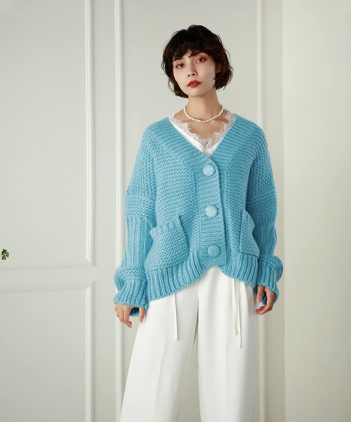 Leja（レジャ）の「【LEJA】ビッグボタンボリューム袖ボタンニットカーディガン（ニット/セーター・レディース・ベージュ/ブルー・FREE）」の6枚目の写真