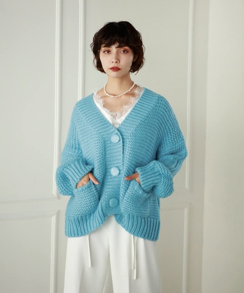 Leja（レジャ）の「【LEJA】ビッグボタンボリューム袖ボタンニットカーディガン（ニット/セーター・レディース・ベージュ/ブルー・FREE）」の3枚目の写真