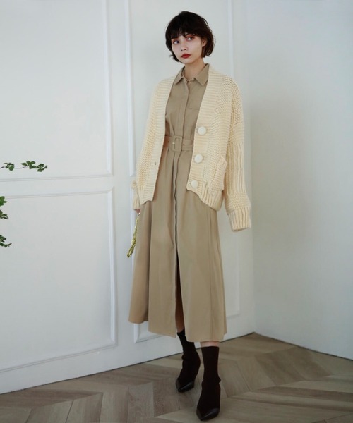 Leja（レジャ）の「【LEJA】ビッグボタンボリューム袖ボタンニットカーディガン（ニット/セーター・レディース・ベージュ/ブルー・FREE）」の10枚目の写真