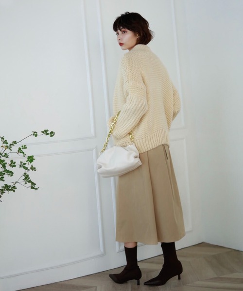 Leja（レジャ）の「【LEJA】ビッグボタンボリューム袖ボタンニットカーディガン（ニット/セーター・レディース・ベージュ/ブルー・FREE）」の12枚目の写真