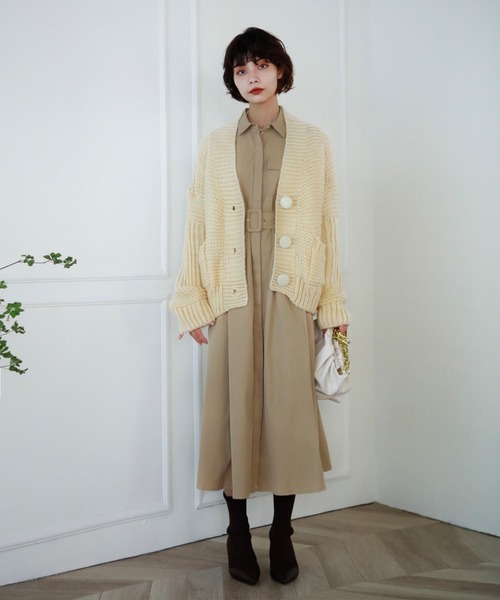 Leja（レジャ）の「【LEJA】ビッグボタンボリューム袖ボタンニットカーディガン（ニット/セーター・レディース・ベージュ/ブルー・FREE）」の11枚目の写真