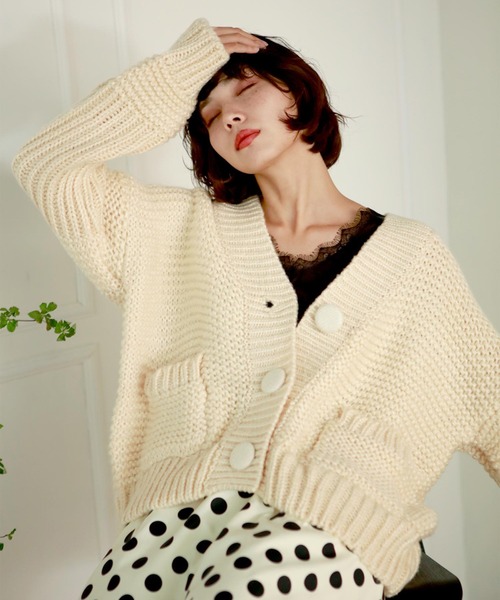 Leja（レジャ）の「【LEJA】ビッグボタンボリューム袖ボタンニットカーディガン（ニット/セーター・レディース・ベージュ/ブルー・FREE）」の15枚目の写真