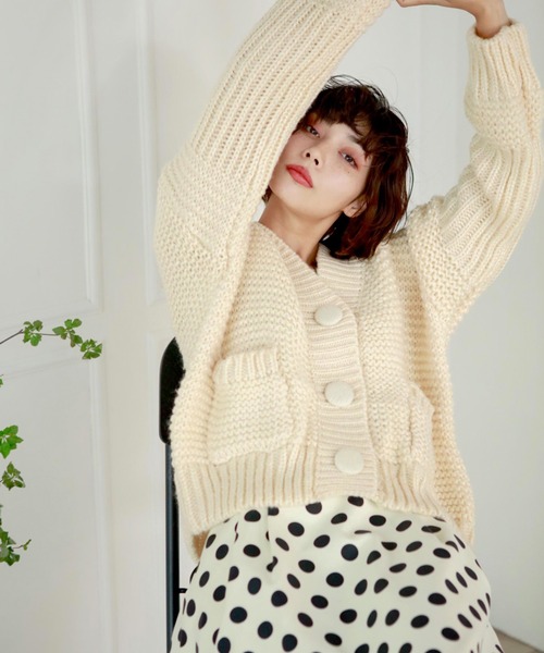 Leja（レジャ）の「【LEJA】ビッグボタンボリューム袖ボタンニットカーディガン（ニット/セーター・レディース・ベージュ/ブルー・FREE）」の14枚目の写真