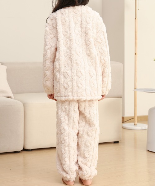 DAY CLOSET（デイ クローゼット）の「キッズ もこもこボアツイストデザインルームウェアパジャマ 上下2点セットアップ 冬（ルームウェア/パジャマ・キッズ・パープル/ピンク/ブルー/アイボリー/ネイビー/グリーン・110cm/120cm/130cm/140cm/150cm/160cm）」の16枚目の写真