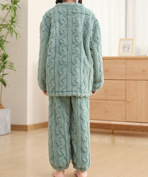 DAY CLOSET（デイ クローゼット）の「キッズ もこもこボアツイストデザインルームウェアパジャマ 上下2点セットアップ 冬（ルームウェア/パジャマ・キッズ・パープル/ピンク/ブルー/アイボリー/ネイビー/グリーン・110cm/120cm/130cm/140cm/150cm/160cm）」の13枚目の写真