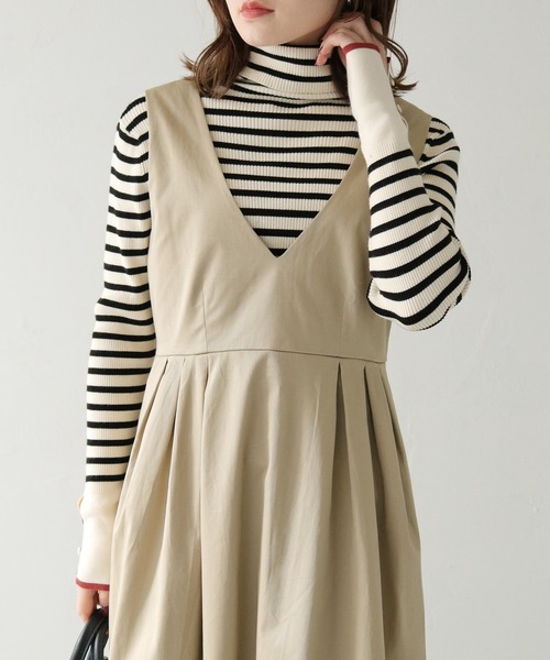 HER CLOSET（ハークローゼット）の「 【HER CLOSET】WEB限定チノ深Vフレアワンピース WEB LIMITED CHINO DEEP V-FLARE DRESS（ジャンパースカート・レディース・ブラック/ベージュ/アイボリー・S/M）」の3枚目の写真