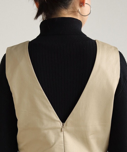HER CLOSET（ハークローゼット）の「 【HER CLOSET】WEB限定チノ深Vフレアワンピース WEB LIMITED CHINO DEEP V-FLARE DRESS（ジャンパースカート・レディース・ブラック/ベージュ/アイボリー・S/M）」の5枚目の写真