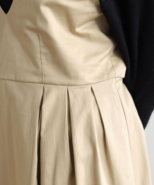 HER CLOSET（ハークローゼット）の「 【HER CLOSET】WEB限定チノ深Vフレアワンピース WEB LIMITED CHINO DEEP V-FLARE DRESS（ジャンパースカート・レディース・ブラック/ベージュ/アイボリー・S/M）」の6枚目の写真