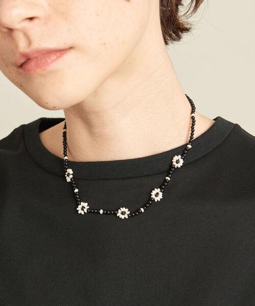 by Preek（バイプリーク）の「＜by Preek（バイプリーク）＞淡水パール フラワービーズネックレス（ネックレス・レディース・コバルトブルー/ピンク/オフホワイト/ブラック・FREE）」の5枚目の写真