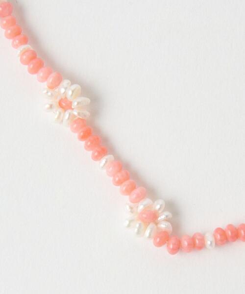 by Preek（バイプリーク）の「＜by Preek（バイプリーク）＞淡水パール フラワービーズネックレス（ネックレス・レディース・コバルトブルー/ピンク/オフホワイト/ブラック・FREE）」の9枚目の写真