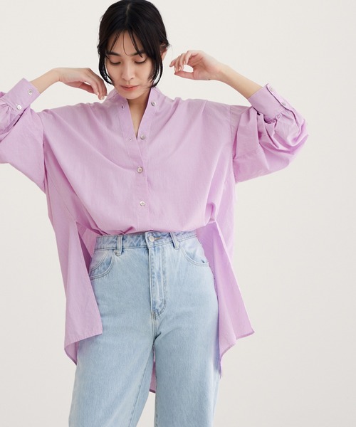 SALON adam et rope'（サロン アダム エ ロペ）の「サイドスリット/バンドカラーオーバーチュニックシャツ（シャツ/ブラウス・レディース・ネイビー/ピンク/ホワイト・FREE）」の3枚目の写真