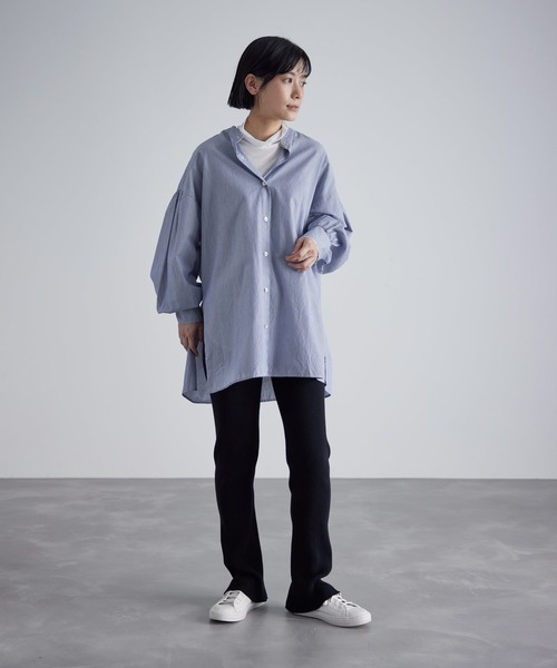 SALON adam et rope'（サロン アダム エ ロペ）の「サイドスリット/バンドカラーオーバーチュニックシャツ（シャツ/ブラウス・レディース・ネイビー/ピンク/ホワイト・FREE）」の4枚目の写真