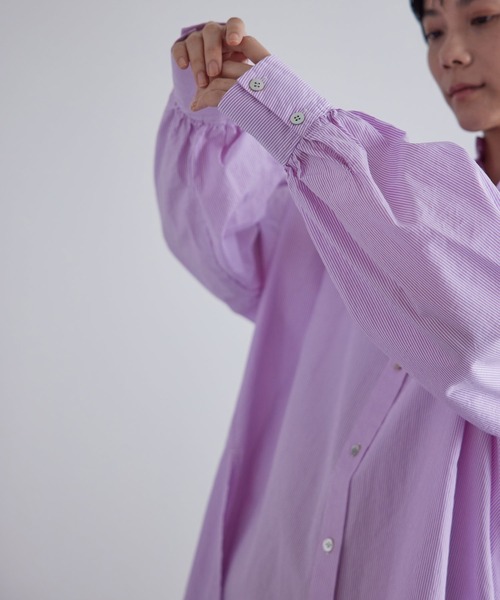 SALON adam et rope'（サロン アダム エ ロペ）の「サイドスリット/バンドカラーオーバーチュニックシャツ（シャツ/ブラウス・レディース・ネイビー/ピンク/ホワイト・FREE）」の17枚目の写真